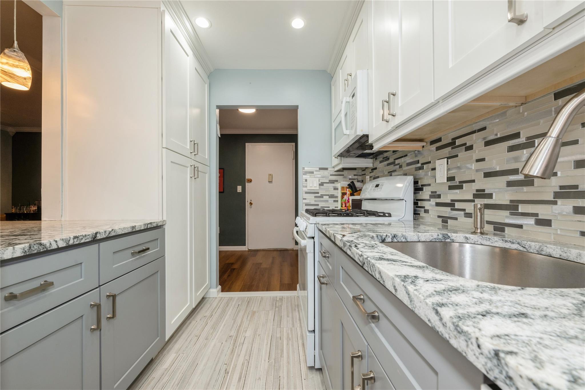 32 Pearsall Avenue # 1C, Glen Cove, NY 11542