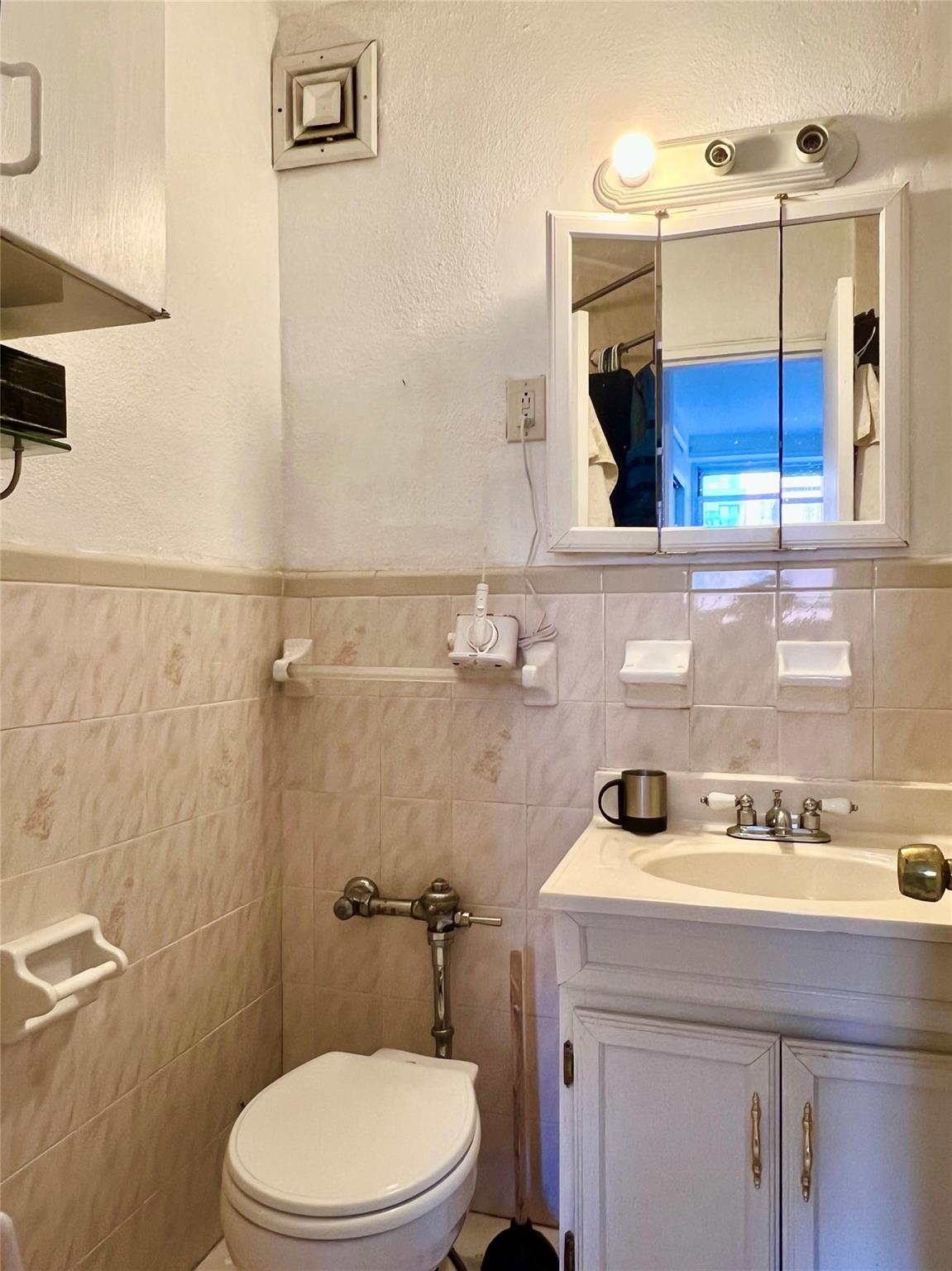 142-05 Roosevelt Avenue # 301, Flushing, NY 11354