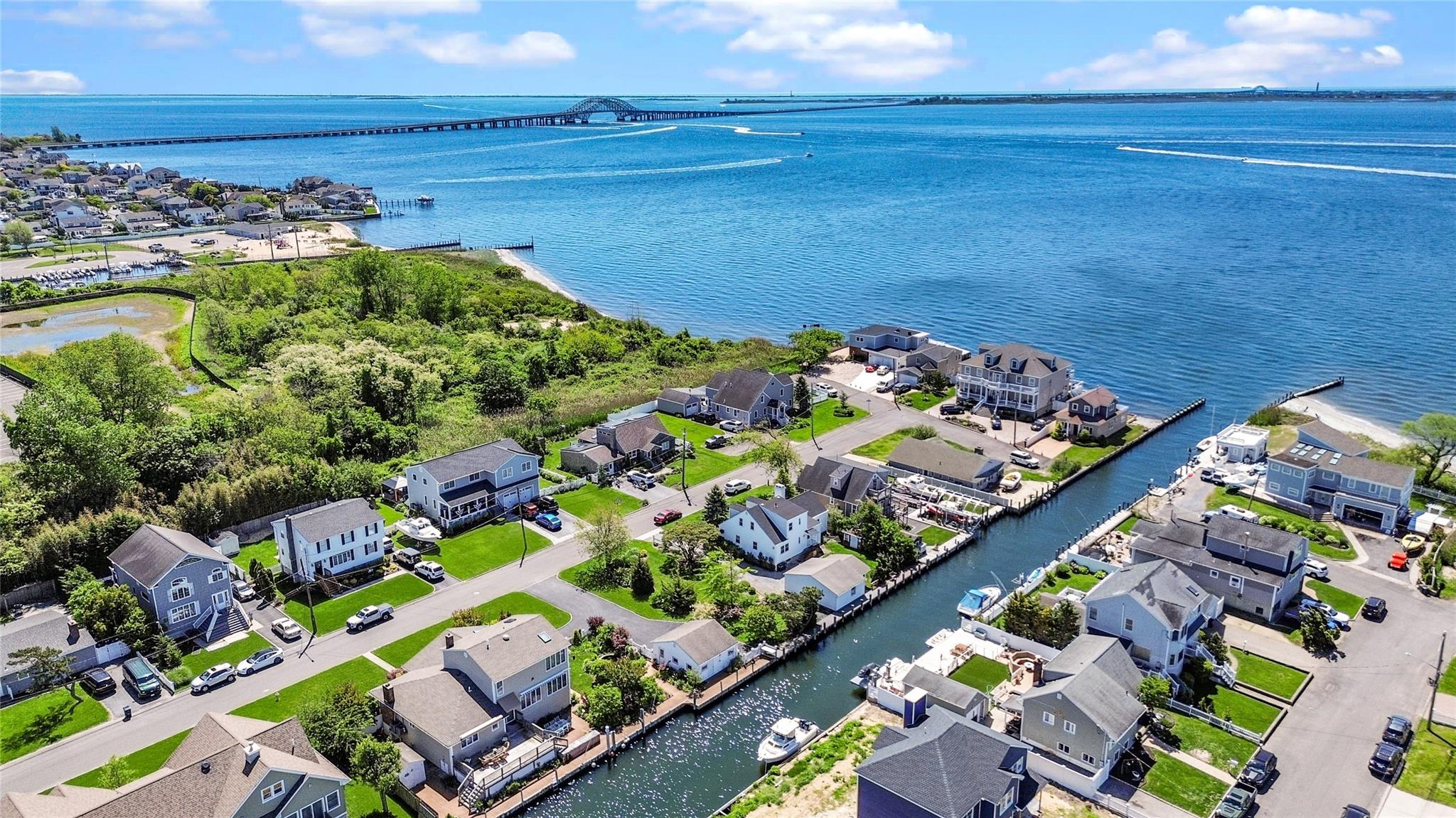854 E Bay Drive, West Islip, NY 11795