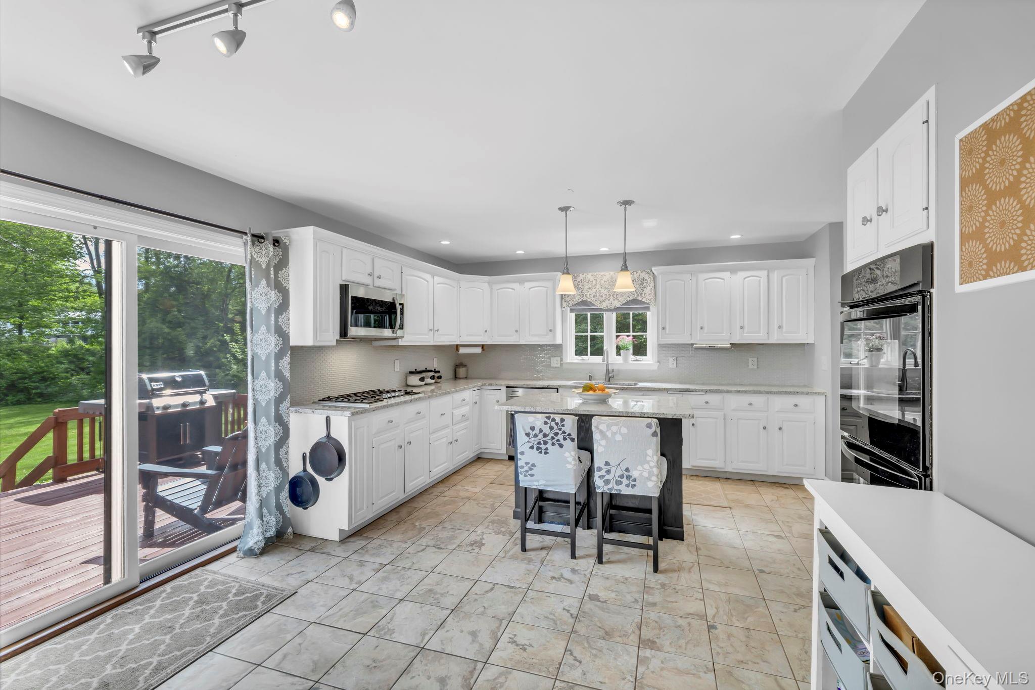 74 Vincent Lane, Stone Ridge, NY 12484