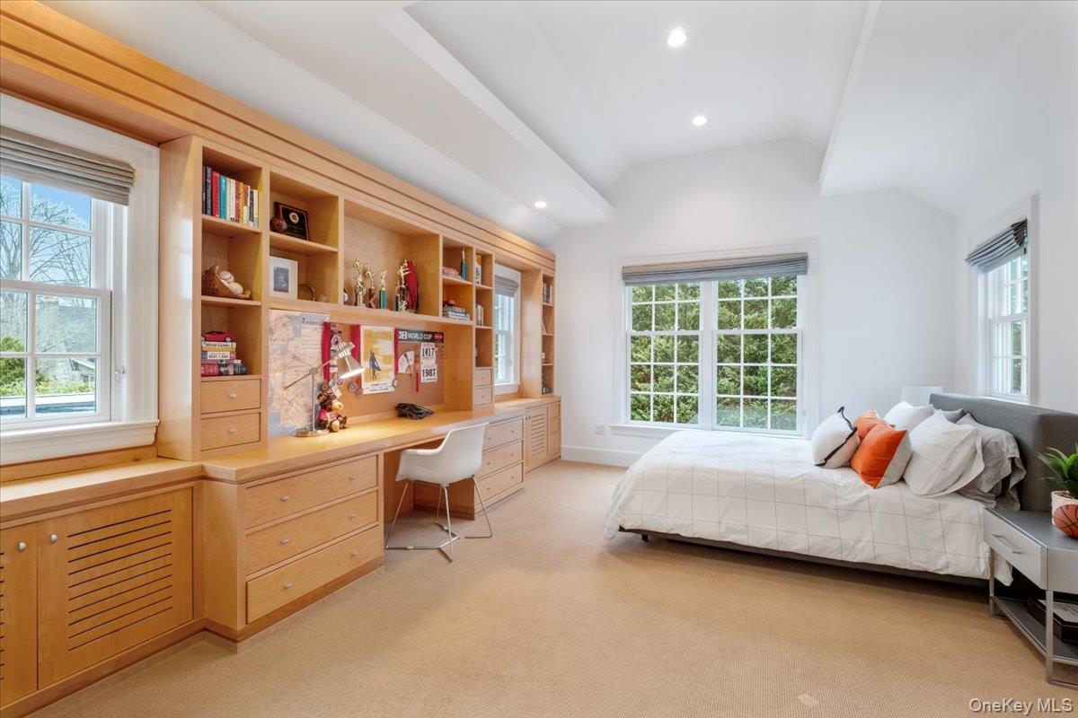 7 Meadow Place, Larchmont, NY 10538