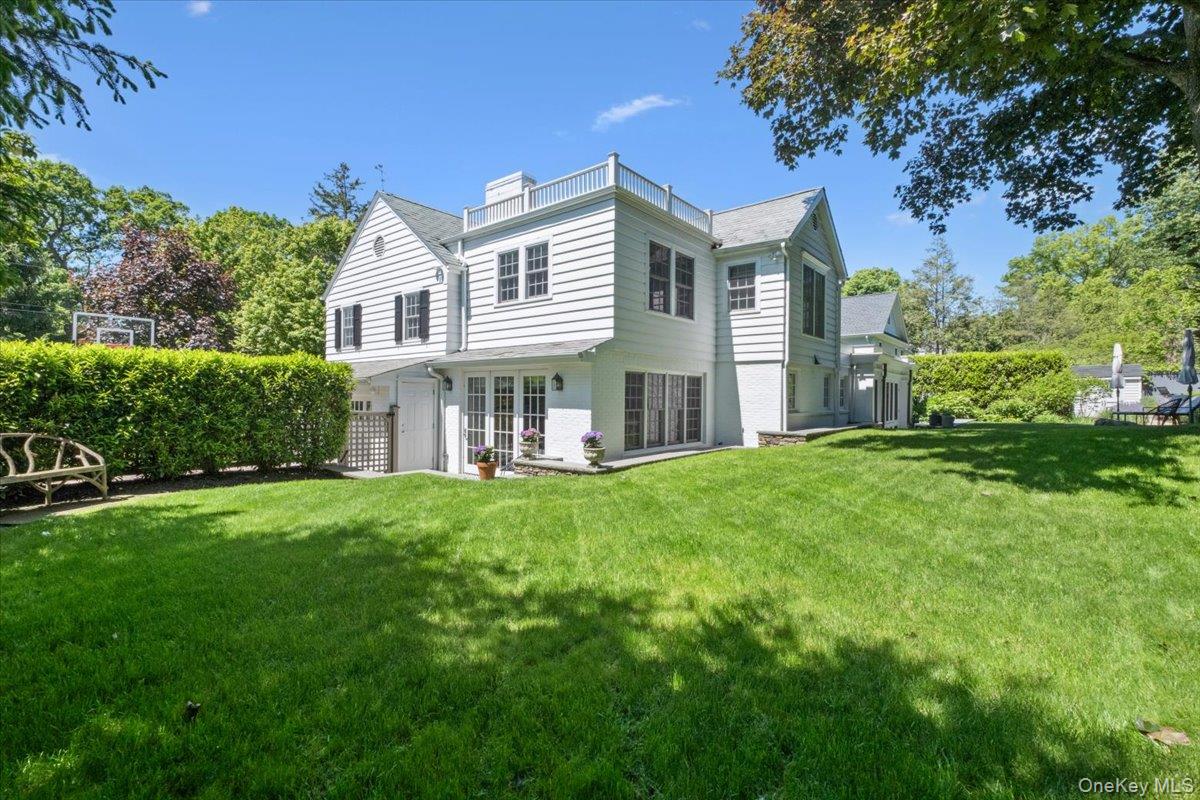 7 Meadow Place, Larchmont, NY 10538