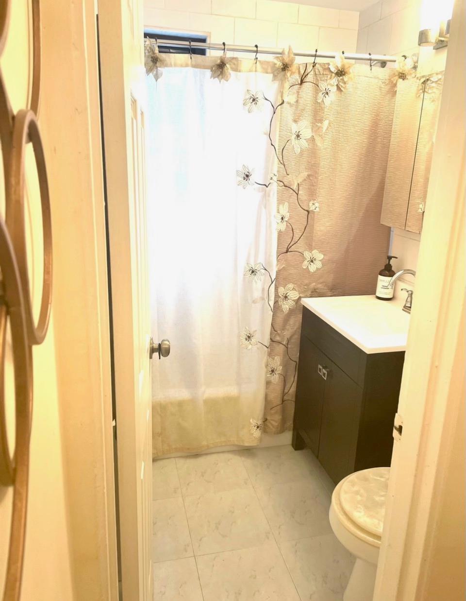57-21 246 Crescent # 1FL, Douglaston, NY 11362