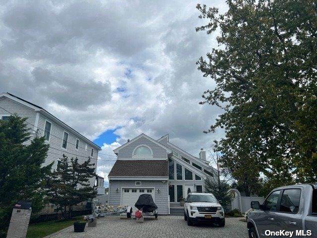 738 Shore Walk, Lindenhurst, NY 11757