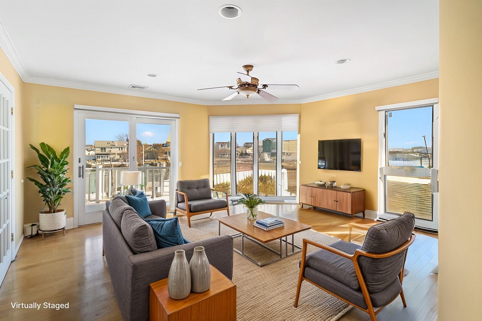 738 Shore Walk, Lindenhurst, NY 11757