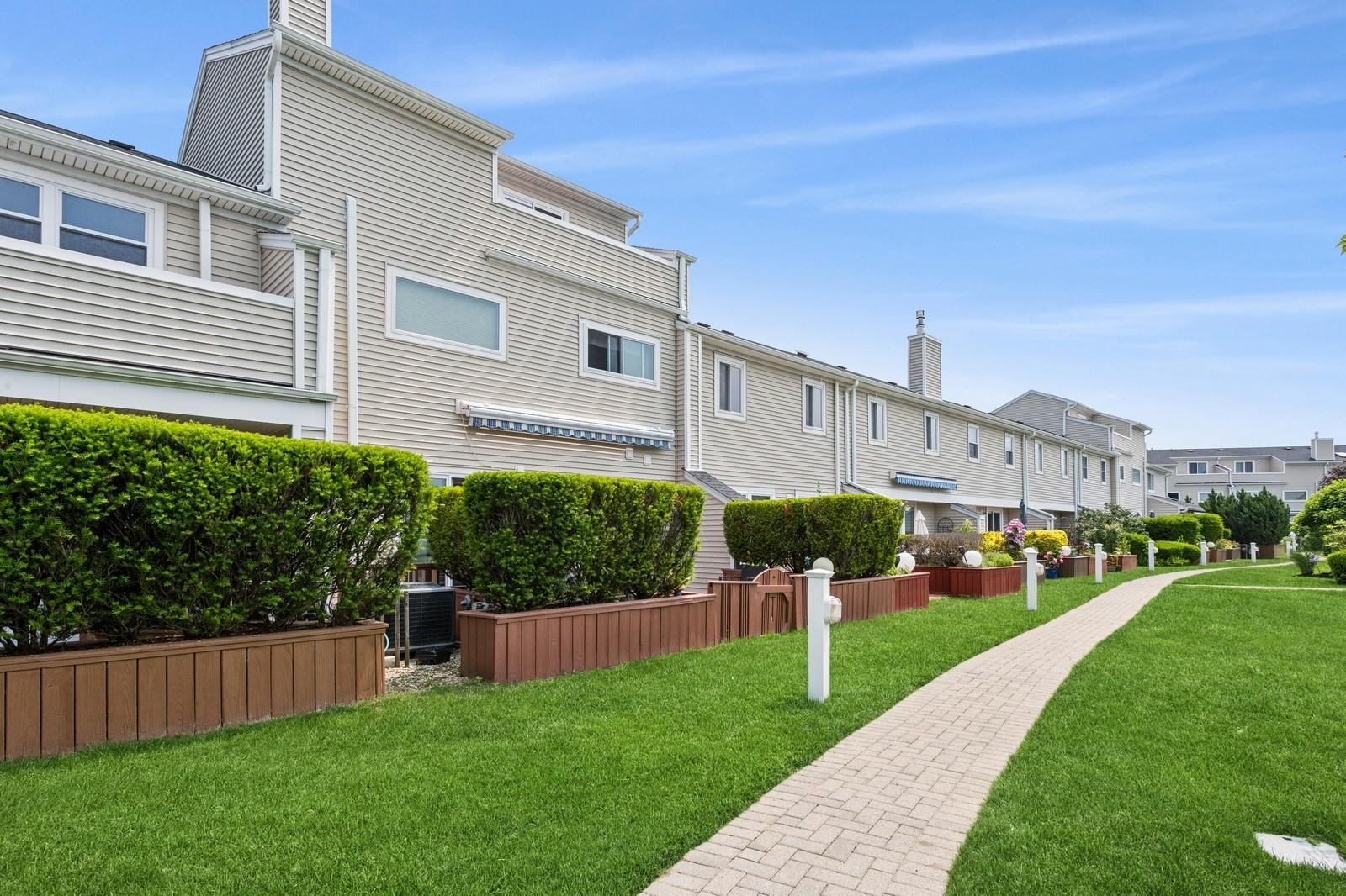 100 Baker Court # 63, Island Park, NY 11558