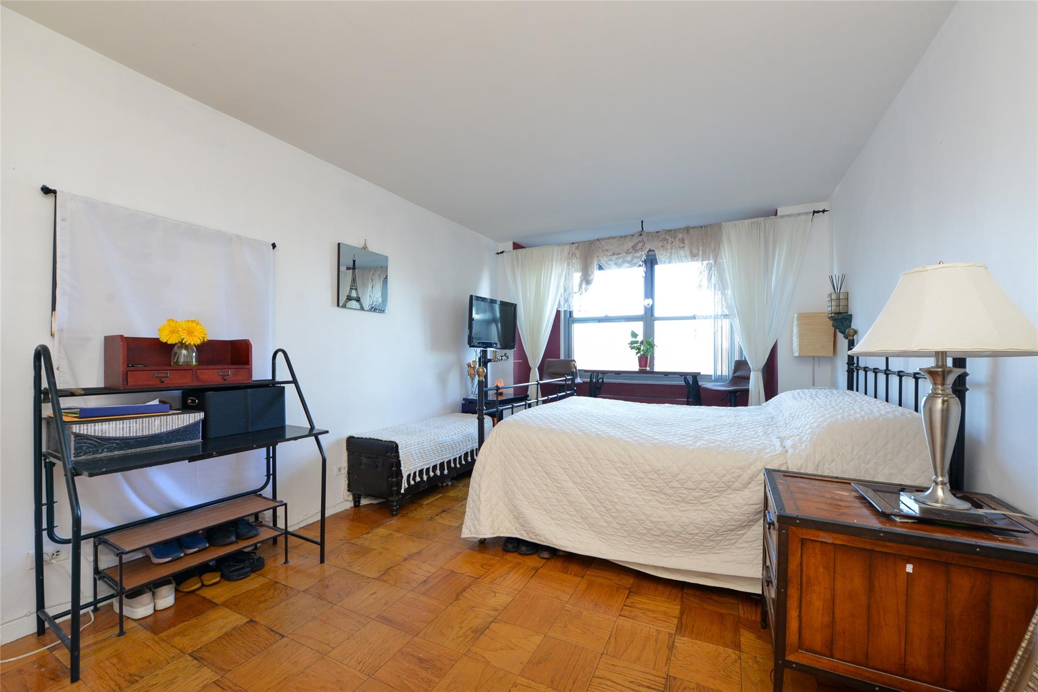 61-20 Grand Central Parkway # B 508, Forest Hills, NY 11375