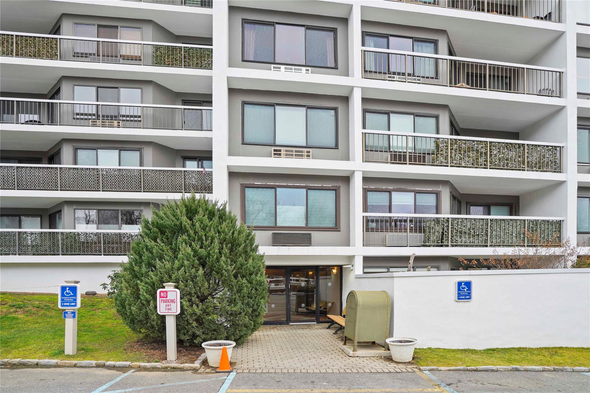 300 High Point Drive # 612, Hartsdale, NY 10530