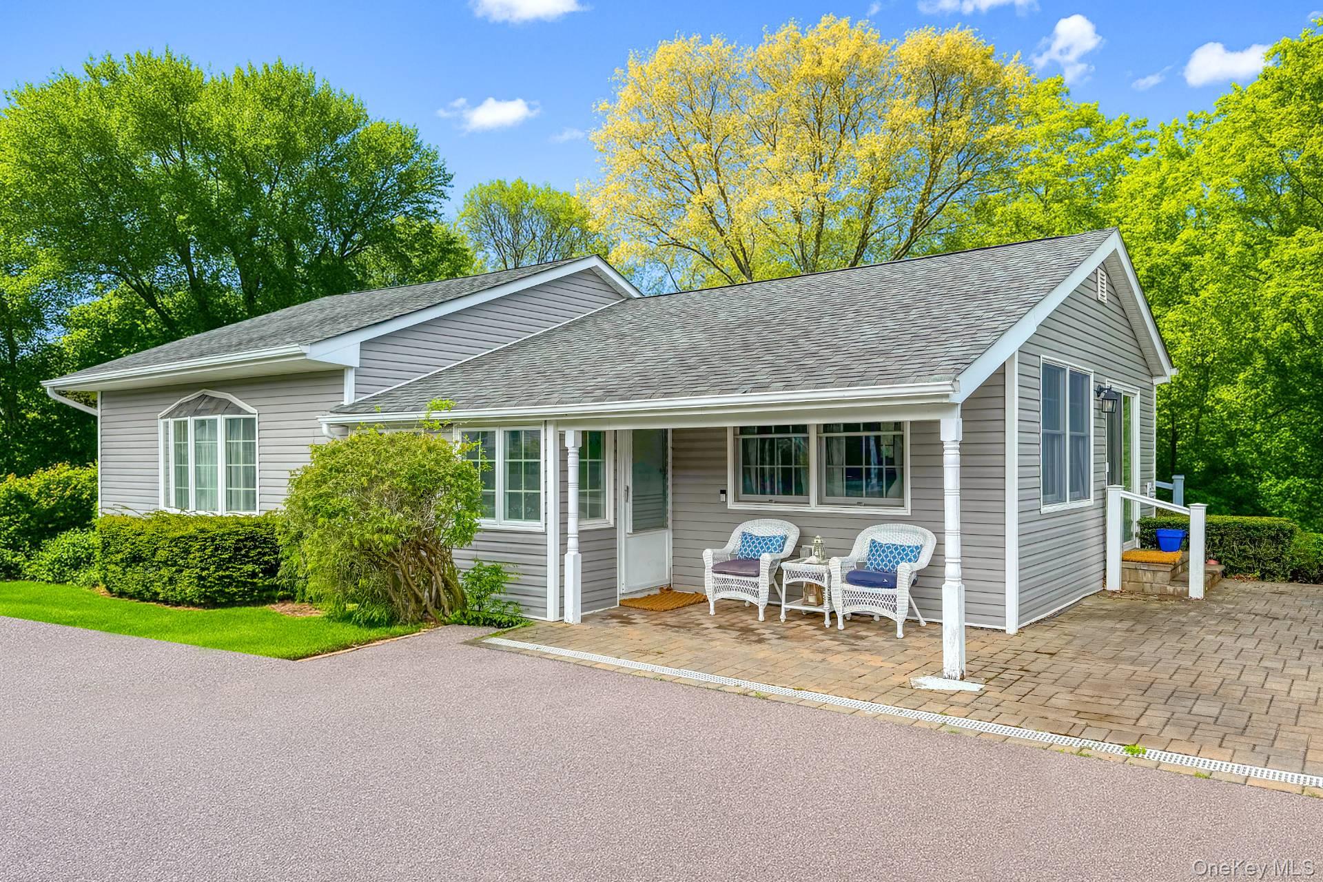 73 North Road, Hampton Bays, NY 11946