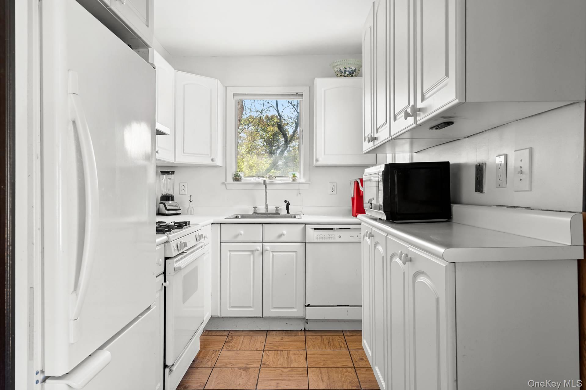 73 North Road, Hampton Bays, NY 11946