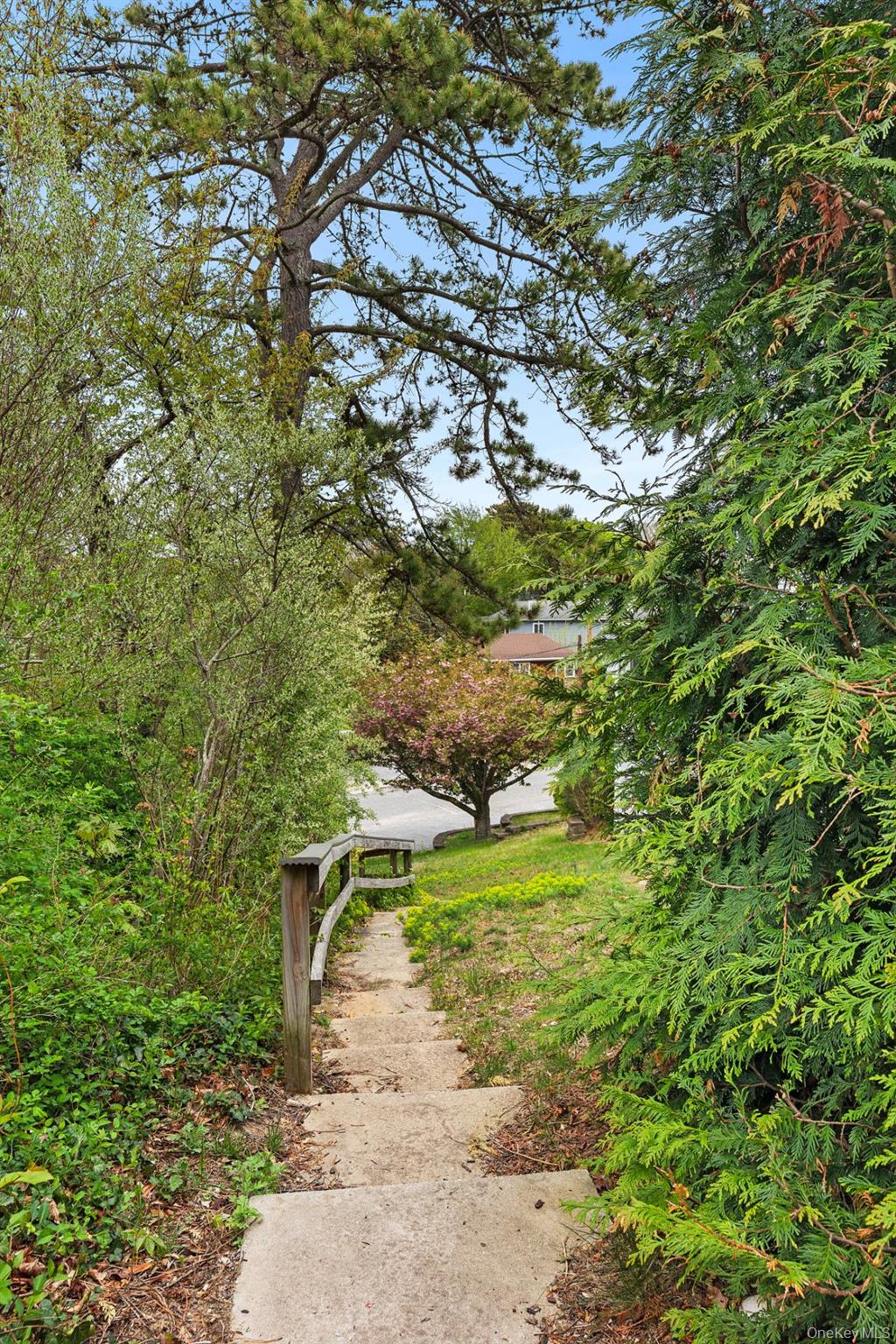 73 North Road, Hampton Bays, NY 11946