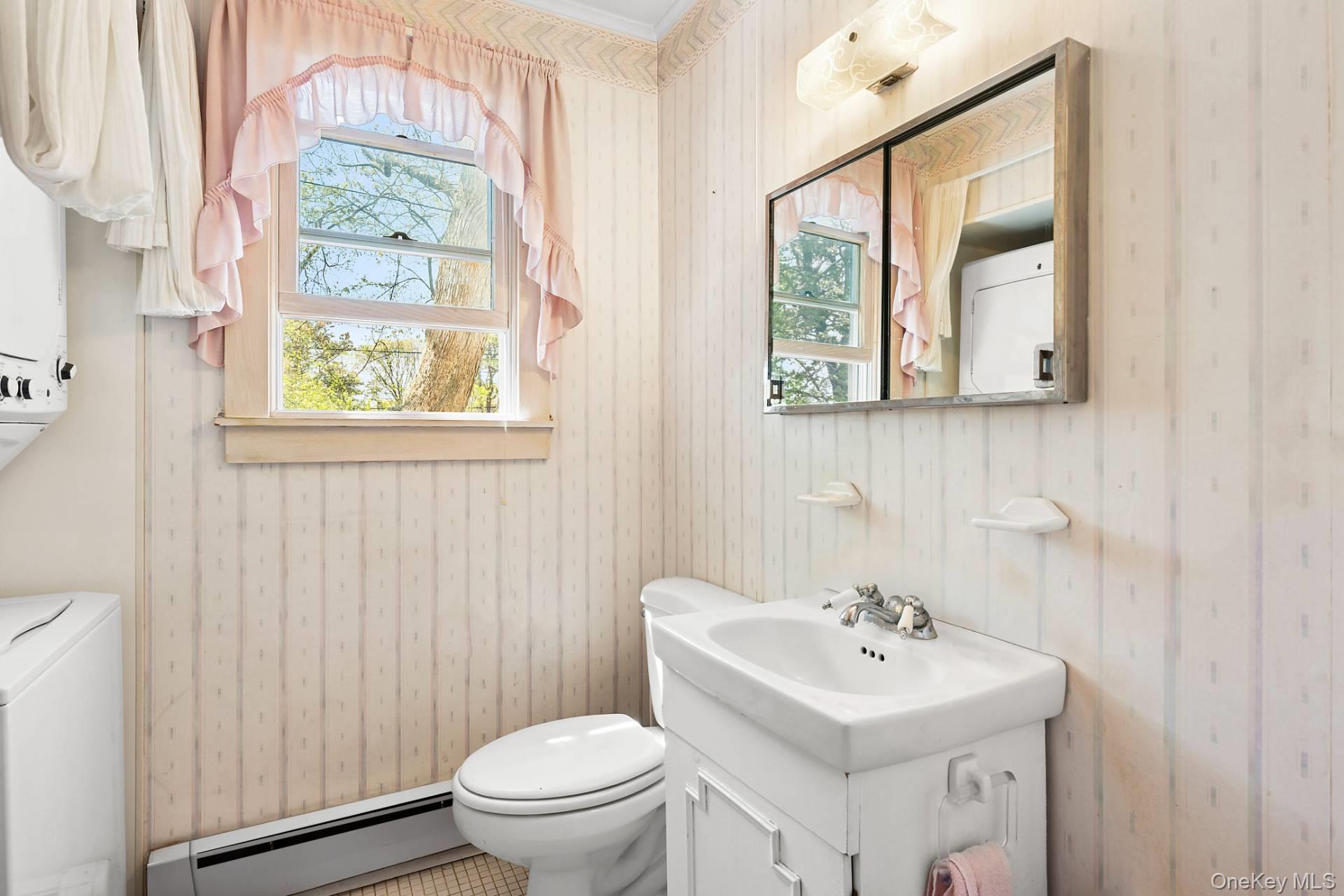 73 North Road, Hampton Bays, NY 11946