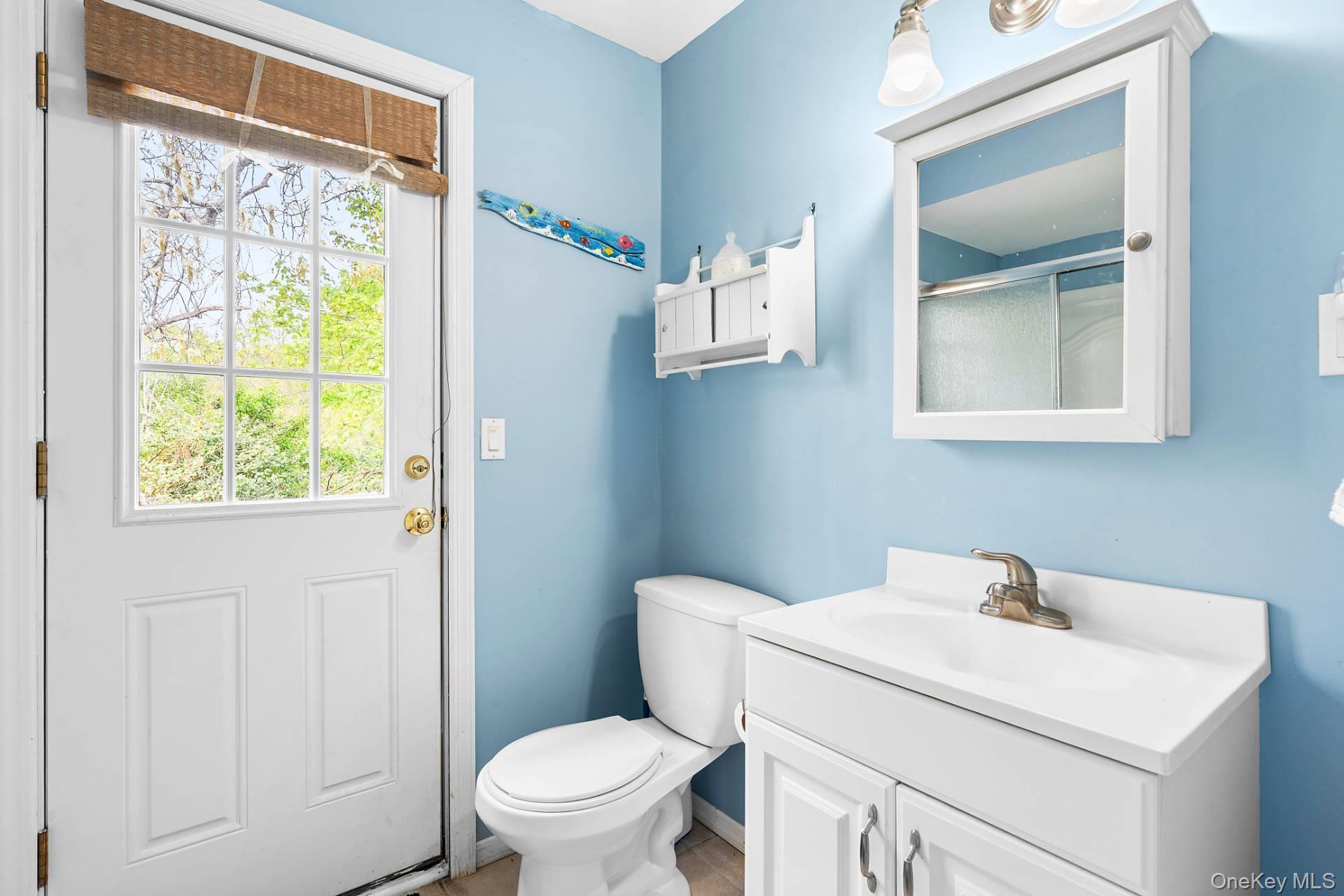 73 North Road, Hampton Bays, NY 11946