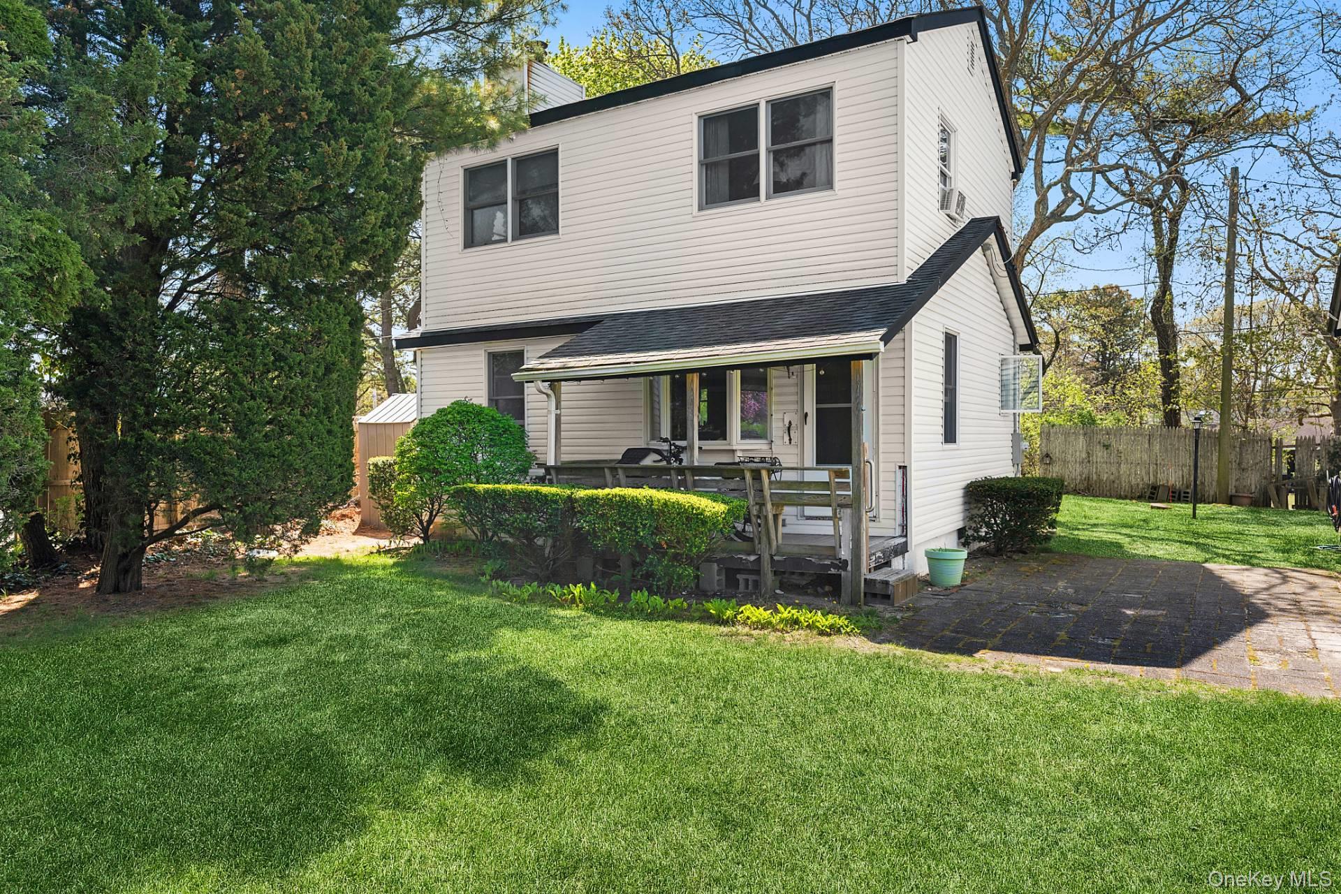 73 North Road, Hampton Bays, NY 11946