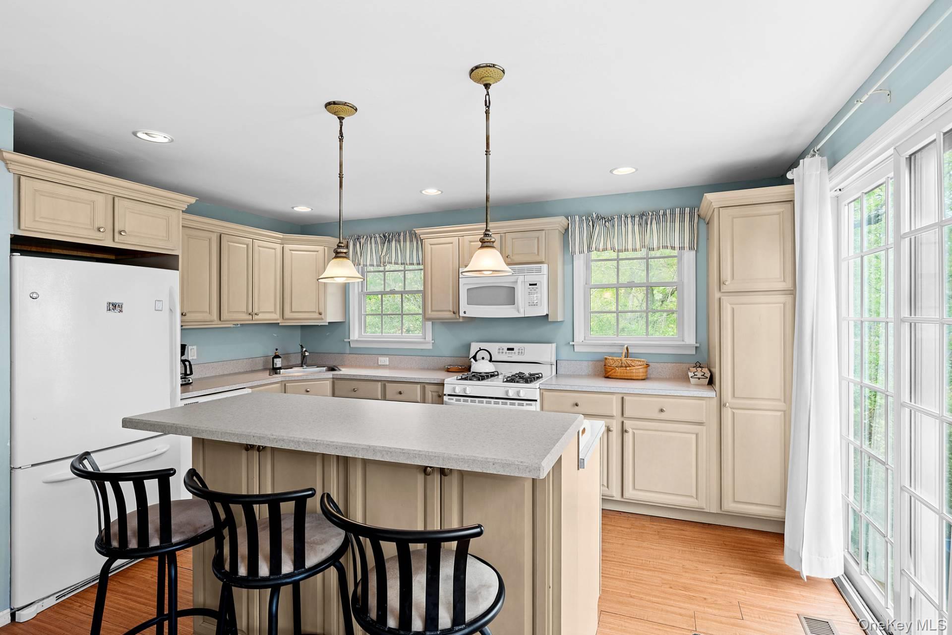 73 North Road, Hampton Bays, NY 11946