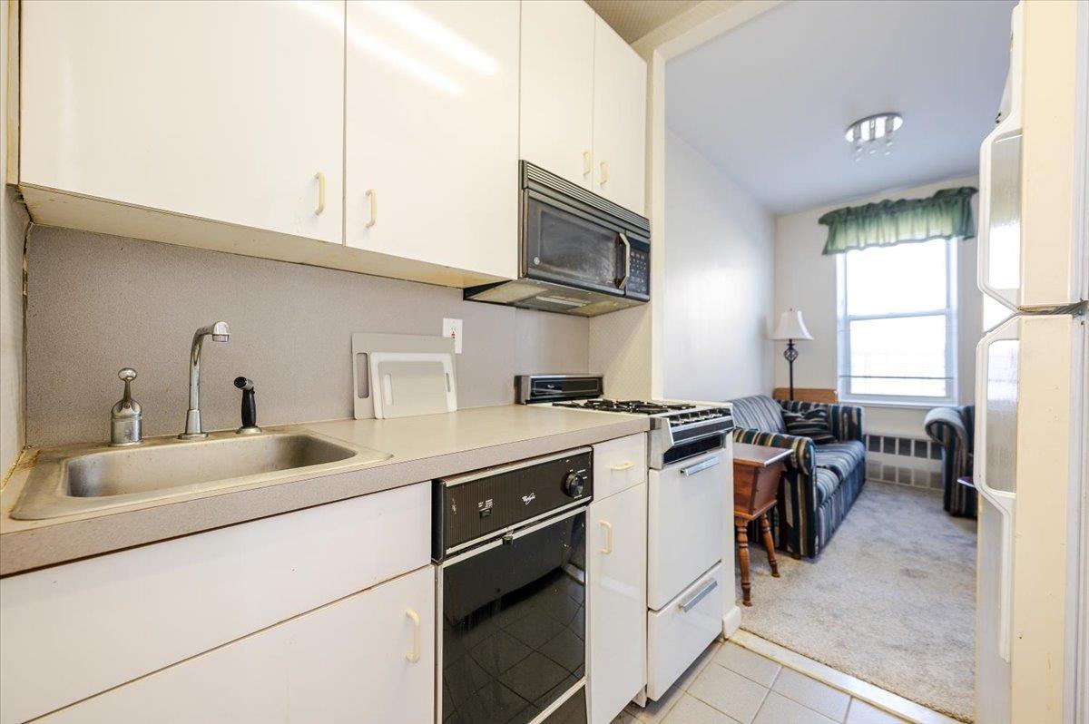 16 Main Street # 3Y, East Rockaway, NY 11518