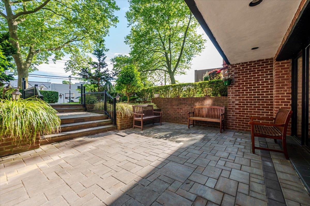 16 Main Street # 3Y, East Rockaway, NY 11518