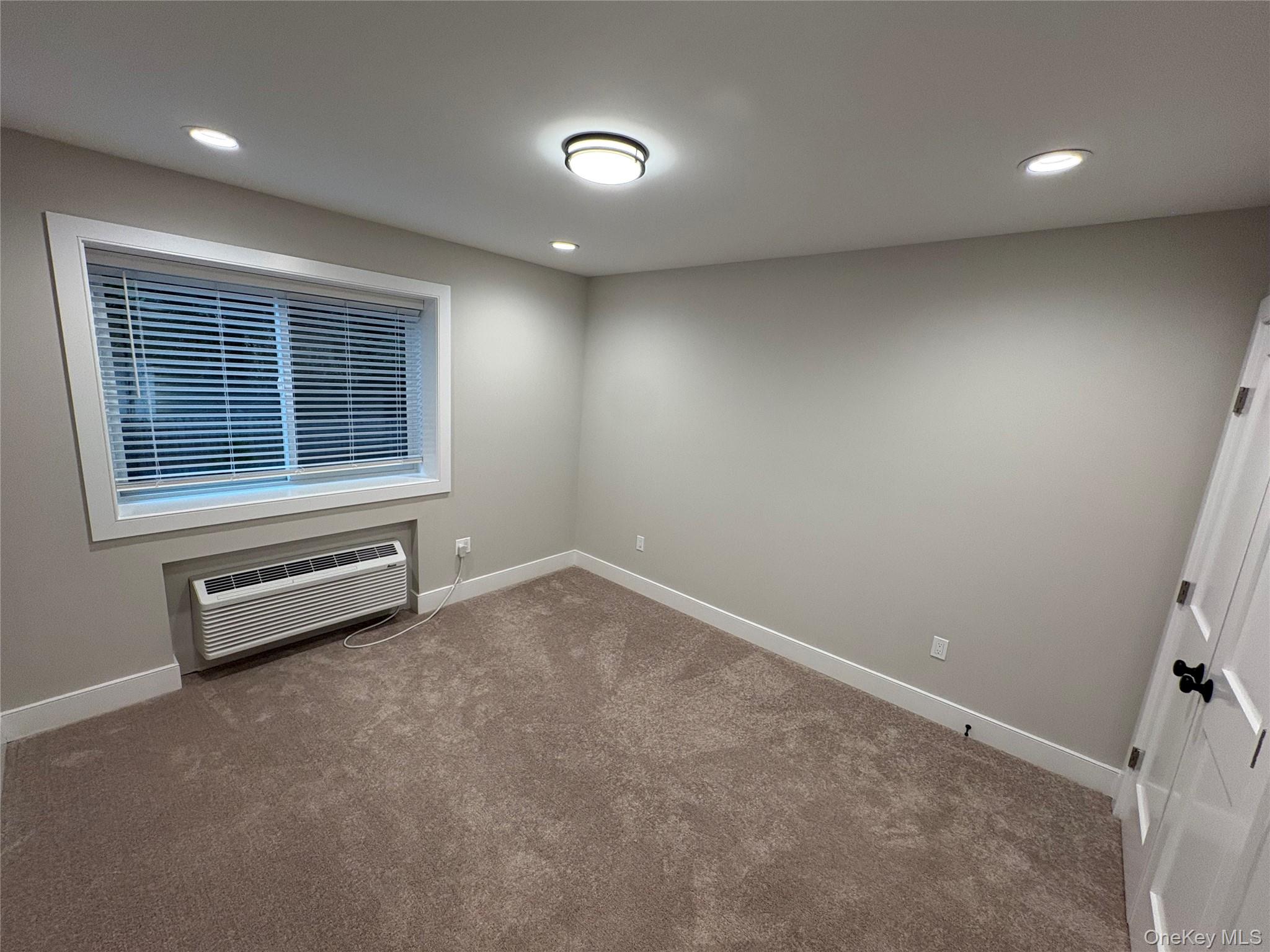 455 Sunrise Highway # #2B, West Babylon, NY 11704