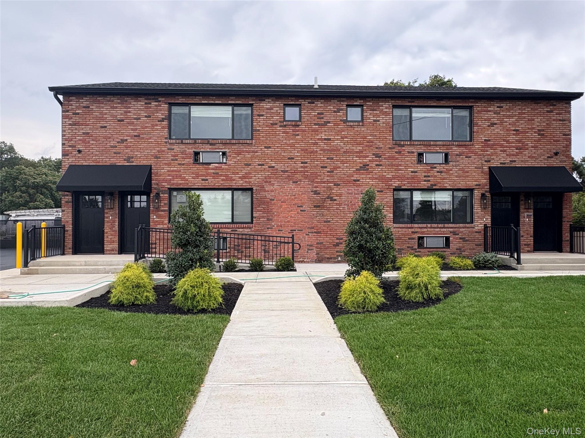 455 Sunrise Highway # #2B, West Babylon, NY 11704