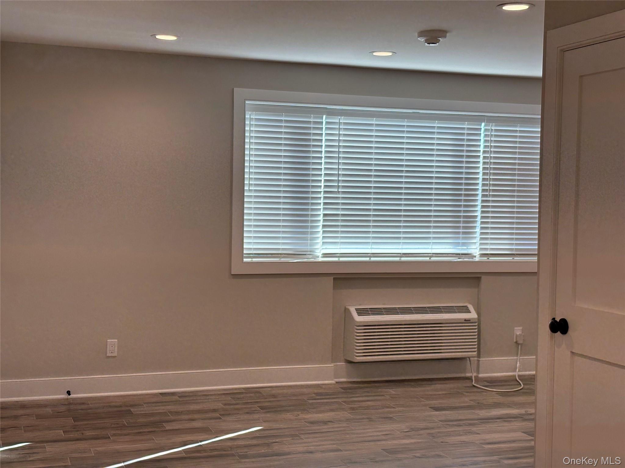 455 Sunrise Highway # #2B, West Babylon, NY 11704