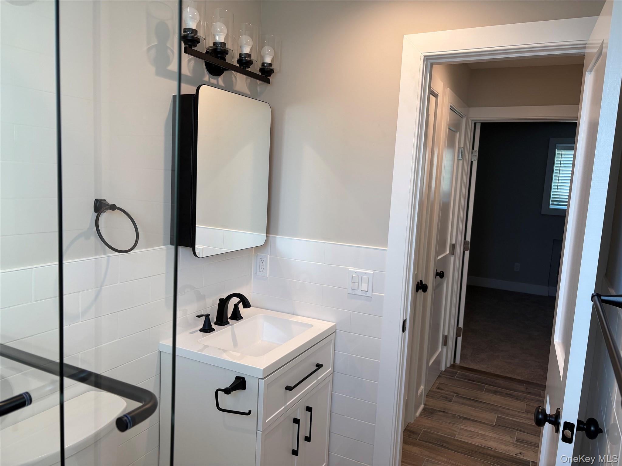 455 Sunrise Highway # #2B, West Babylon, NY 11704