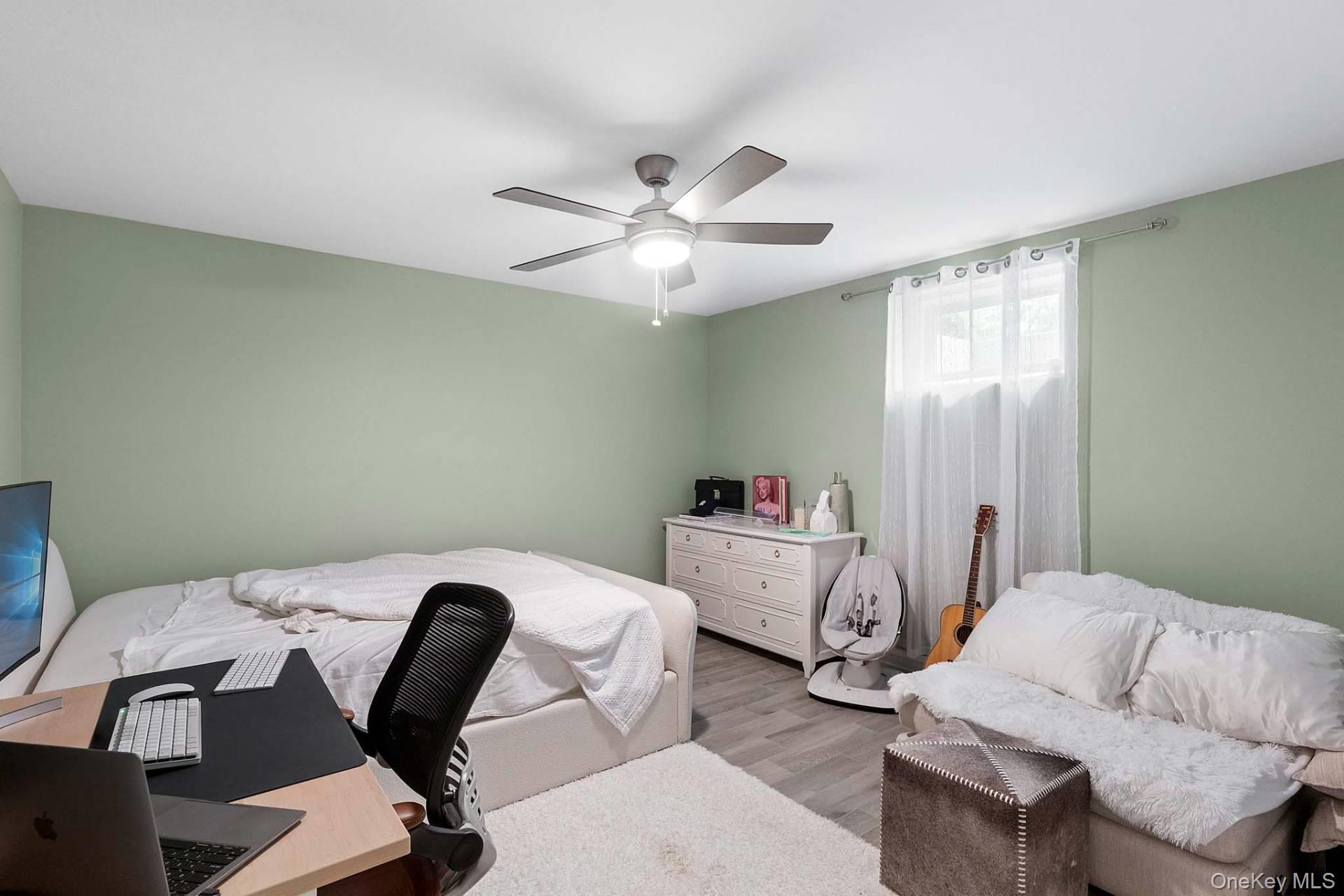 4 White Oak Lane, Southampton, NY 11968