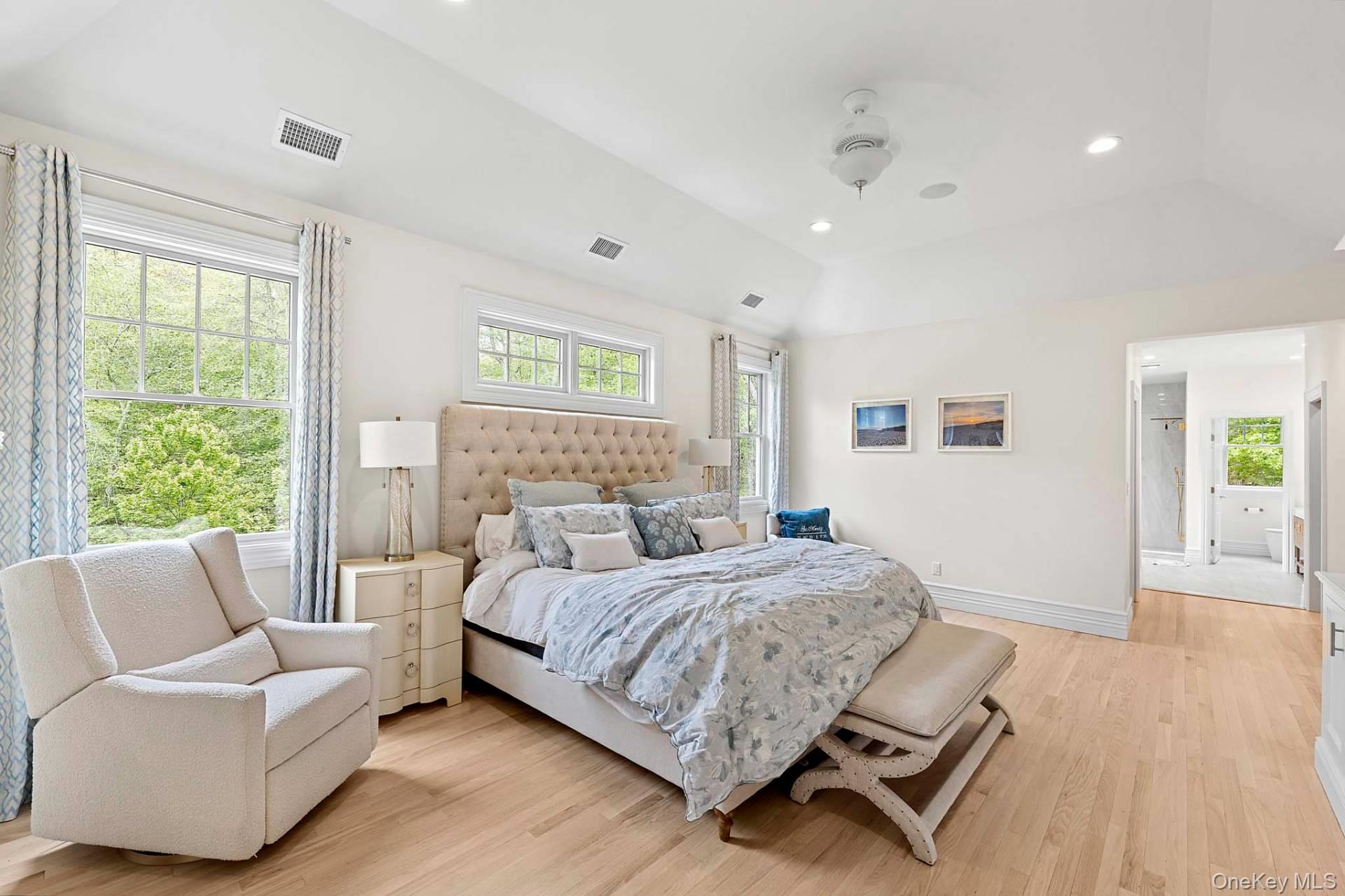 4 White Oak Lane, Southampton, NY 11968