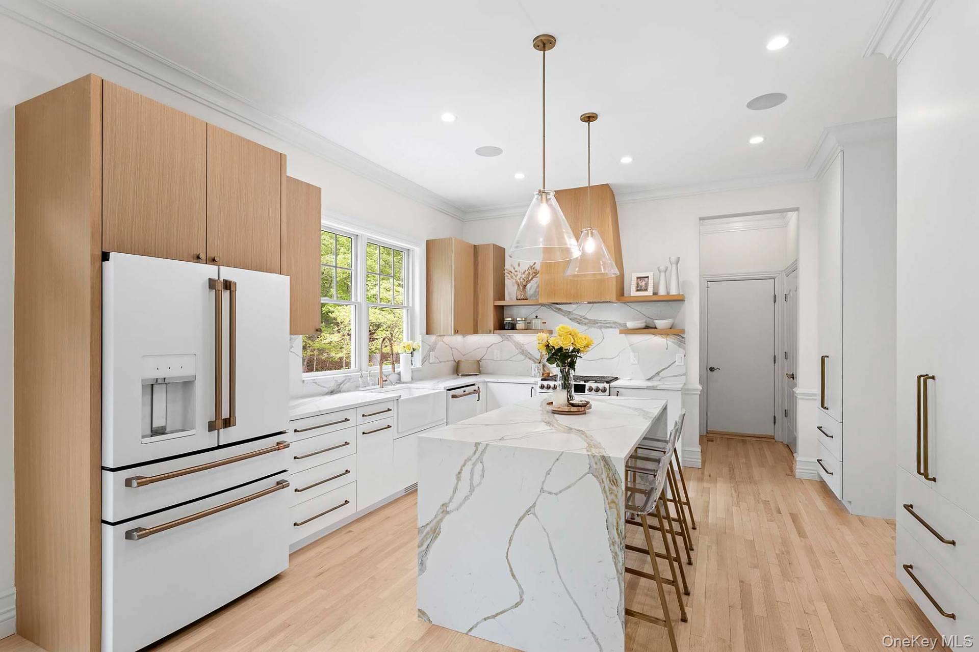 4 White Oak Lane, Southampton, NY 11968