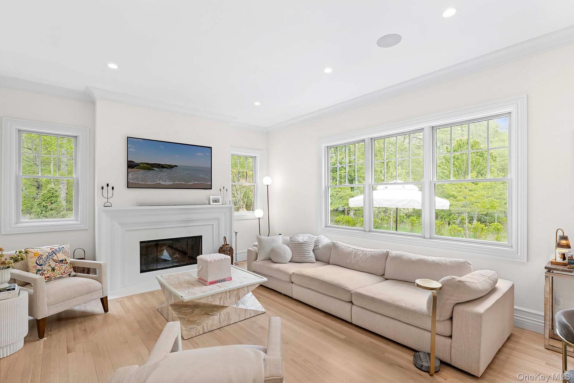 4 White Oak Lane, Southampton, NY 11968