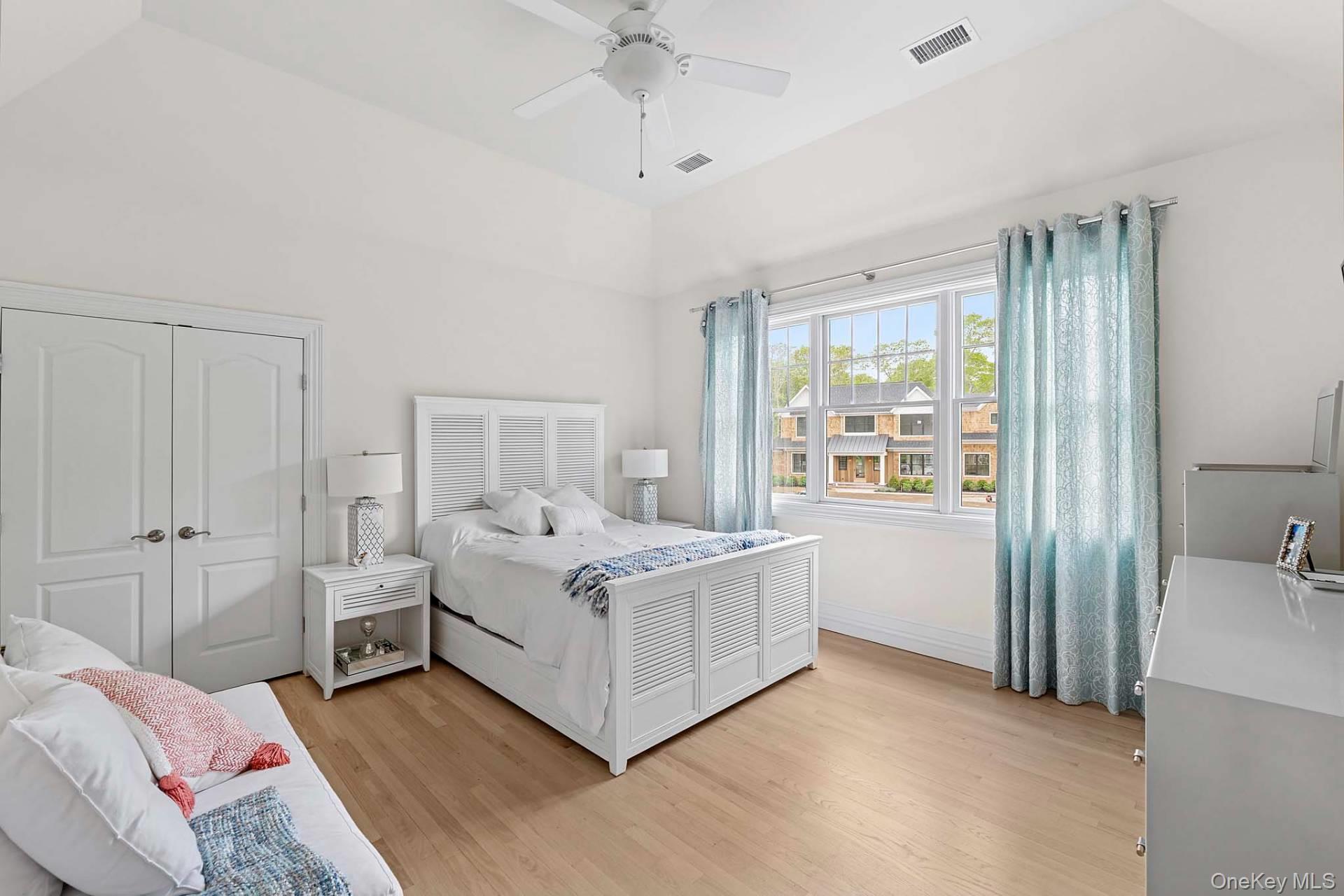 4 White Oak Lane, Southampton, NY 11968