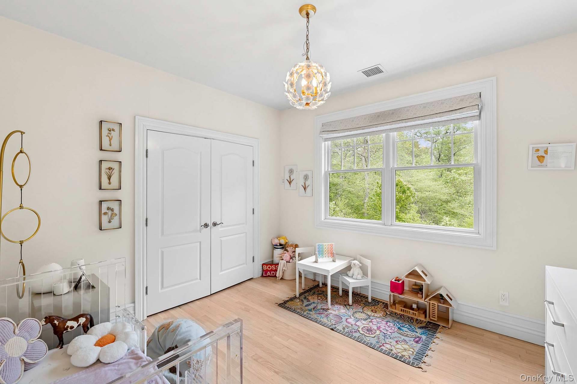 4 White Oak Lane, Southampton, NY 11968