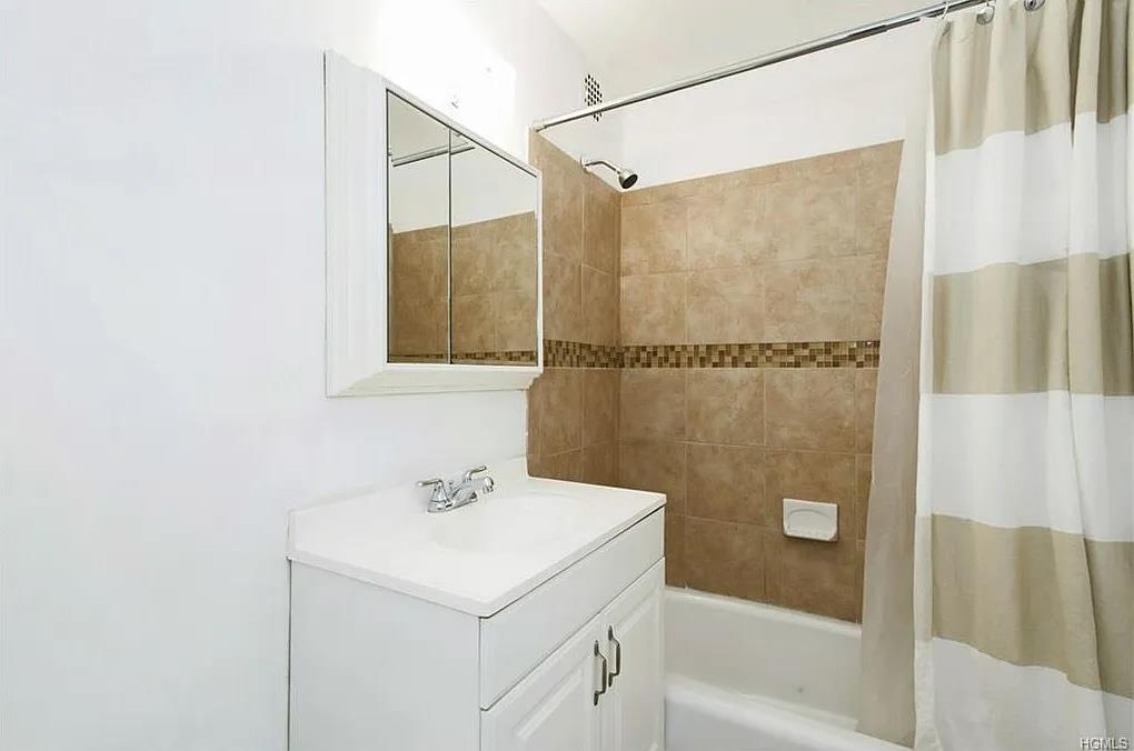 1122 Yonkers # 1E, Yonkers, NY 10704