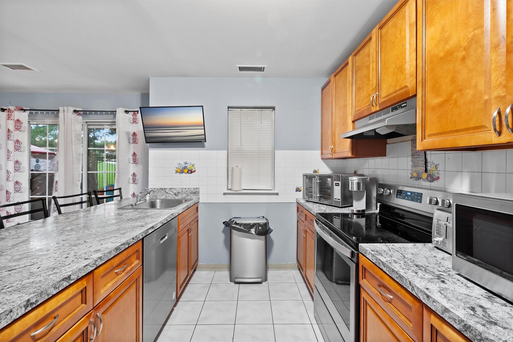 124 Creekside, Spring Valley, NY 10977