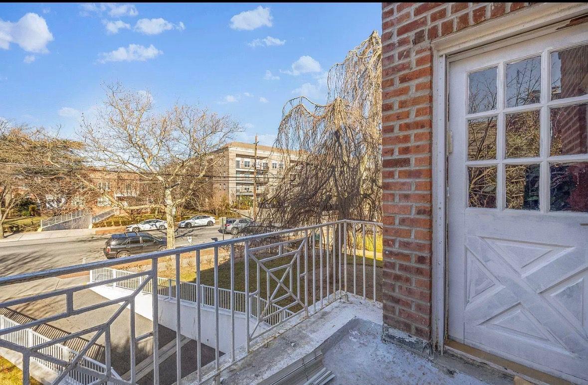 255 Central Avenue # 202-A, Lawrence, NY 11559