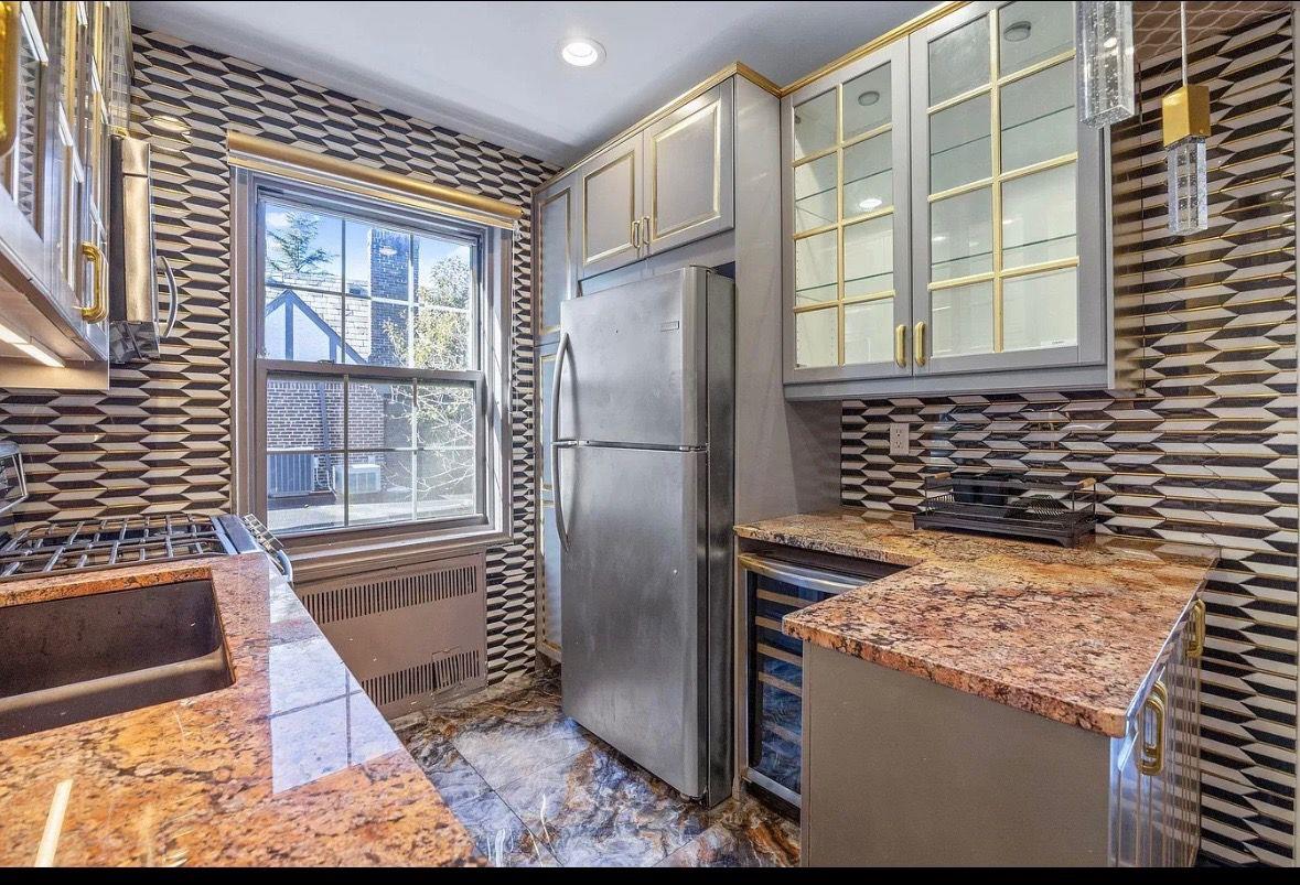 255 Central Avenue # 202-A, Lawrence, NY 11559