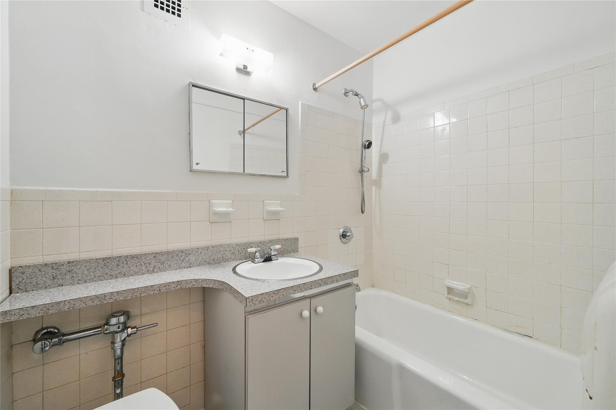 600 Locust Street # 7C, Mount Vernon, NY 10552