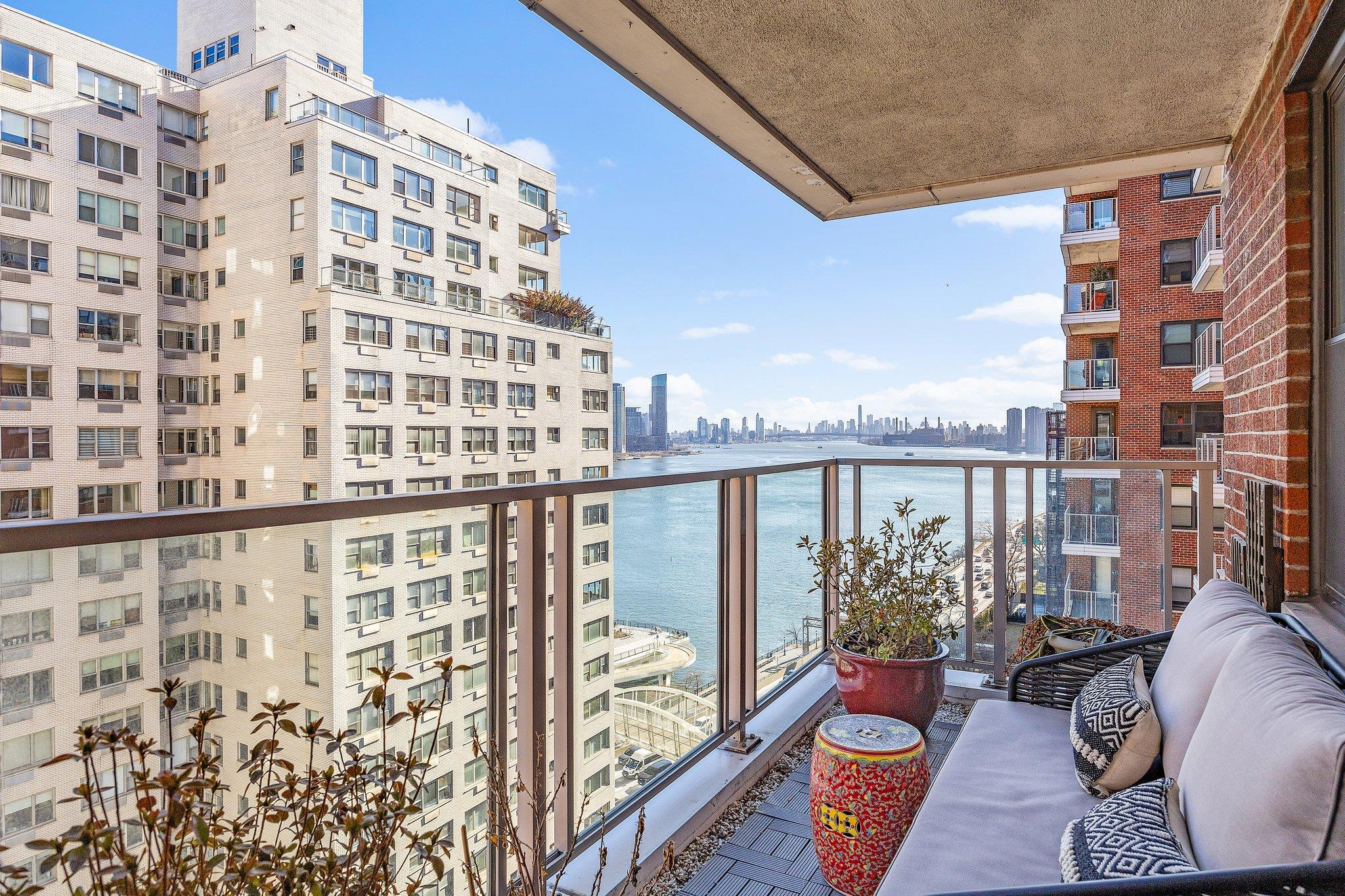 50 Sutton Place S # 16F, New York (Manhattan), NY 10022