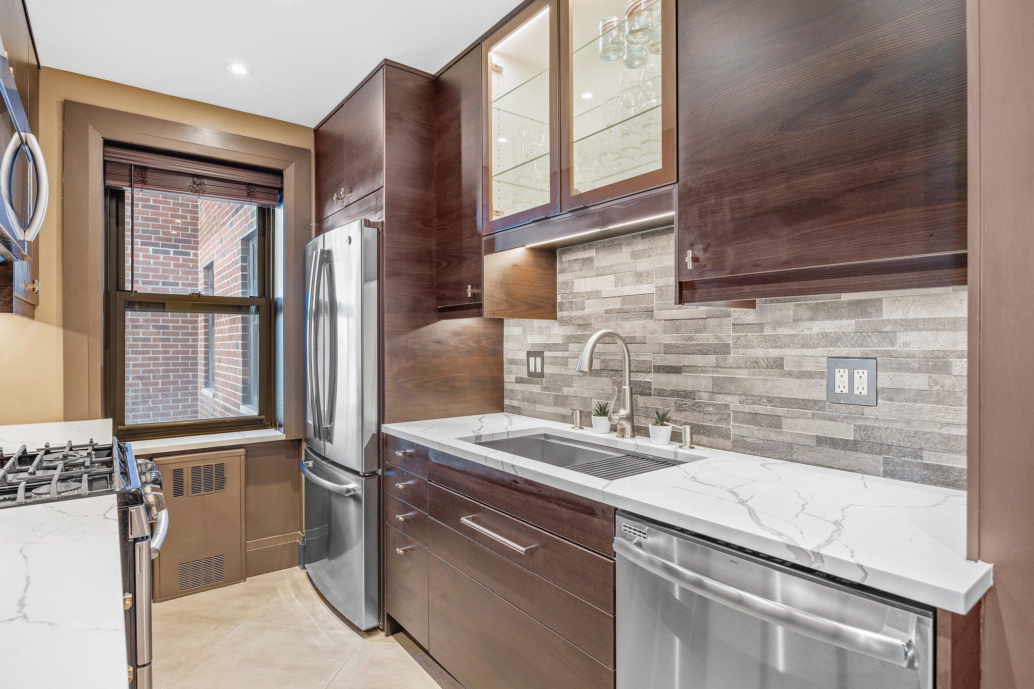 50 Sutton Place S # 16F, New York (Manhattan), NY 10022