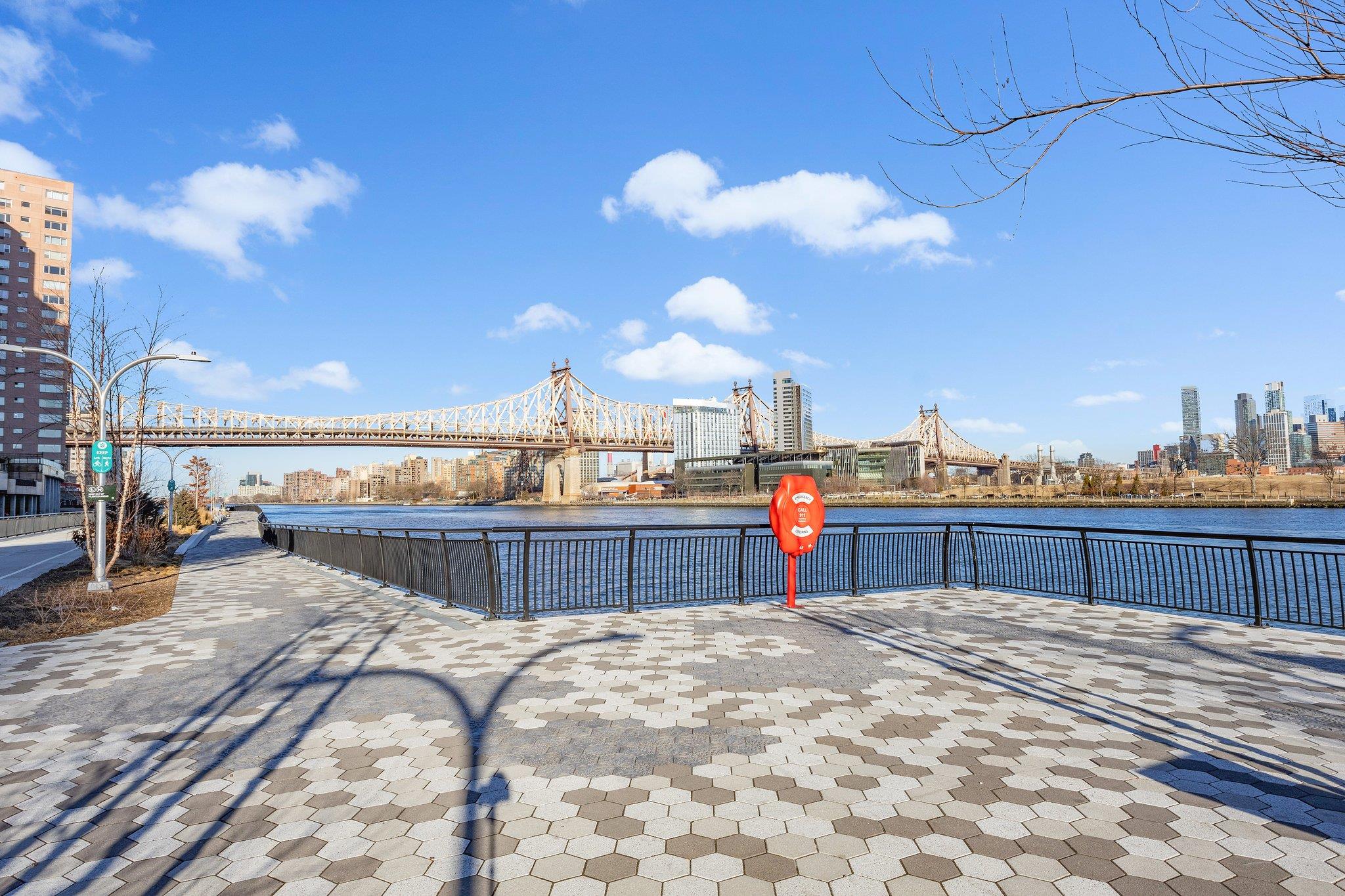 50 Sutton Place S # 16F, New York (Manhattan), NY 10022