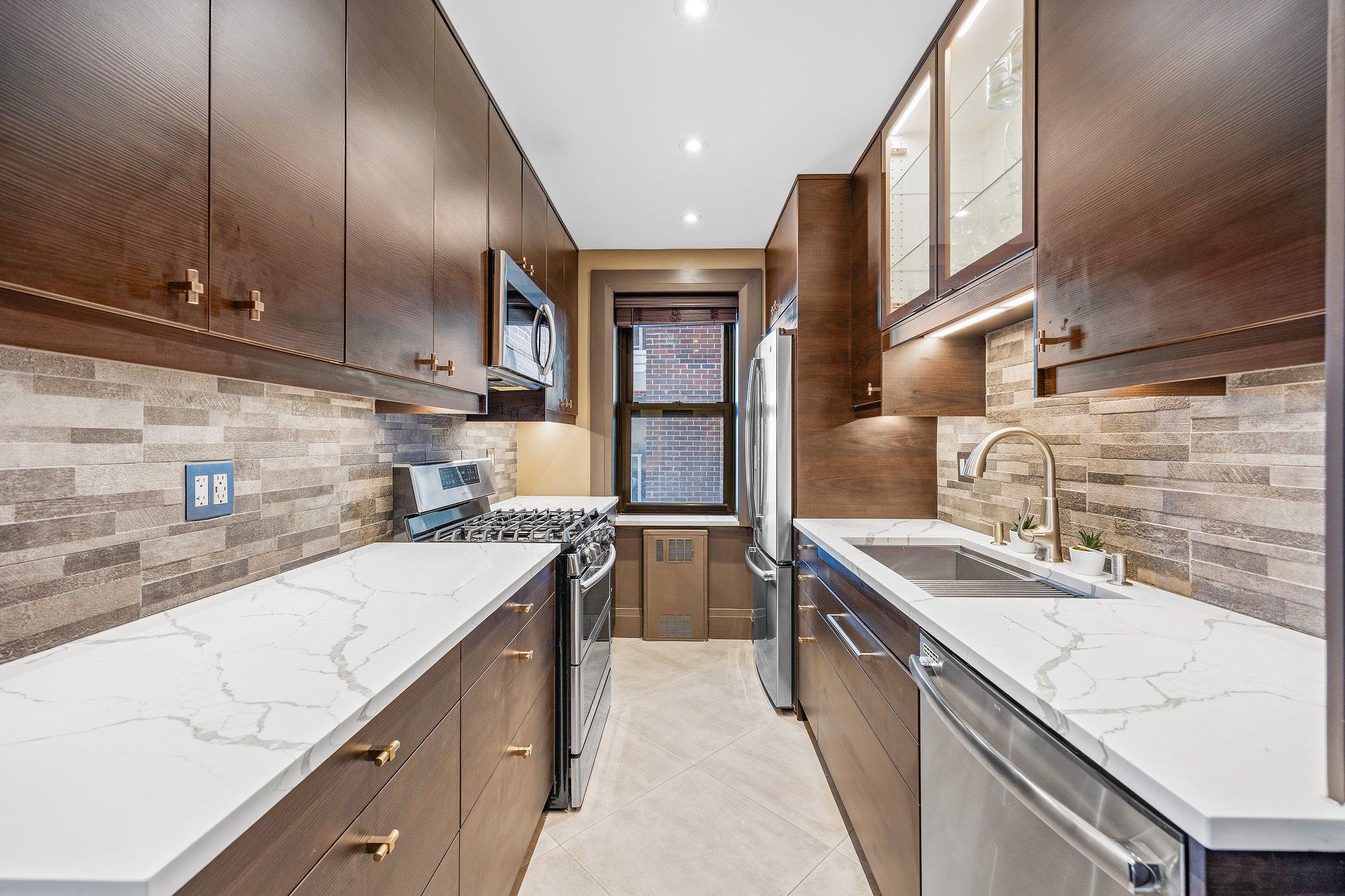 50 Sutton Place S # 16F, New York (Manhattan), NY 10022