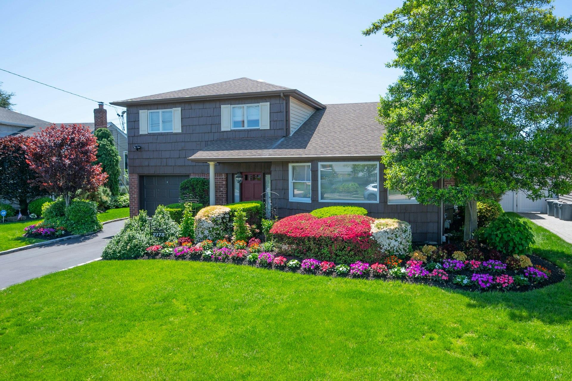 2175 Wantagh Park Drive, Wantagh, NY 11793