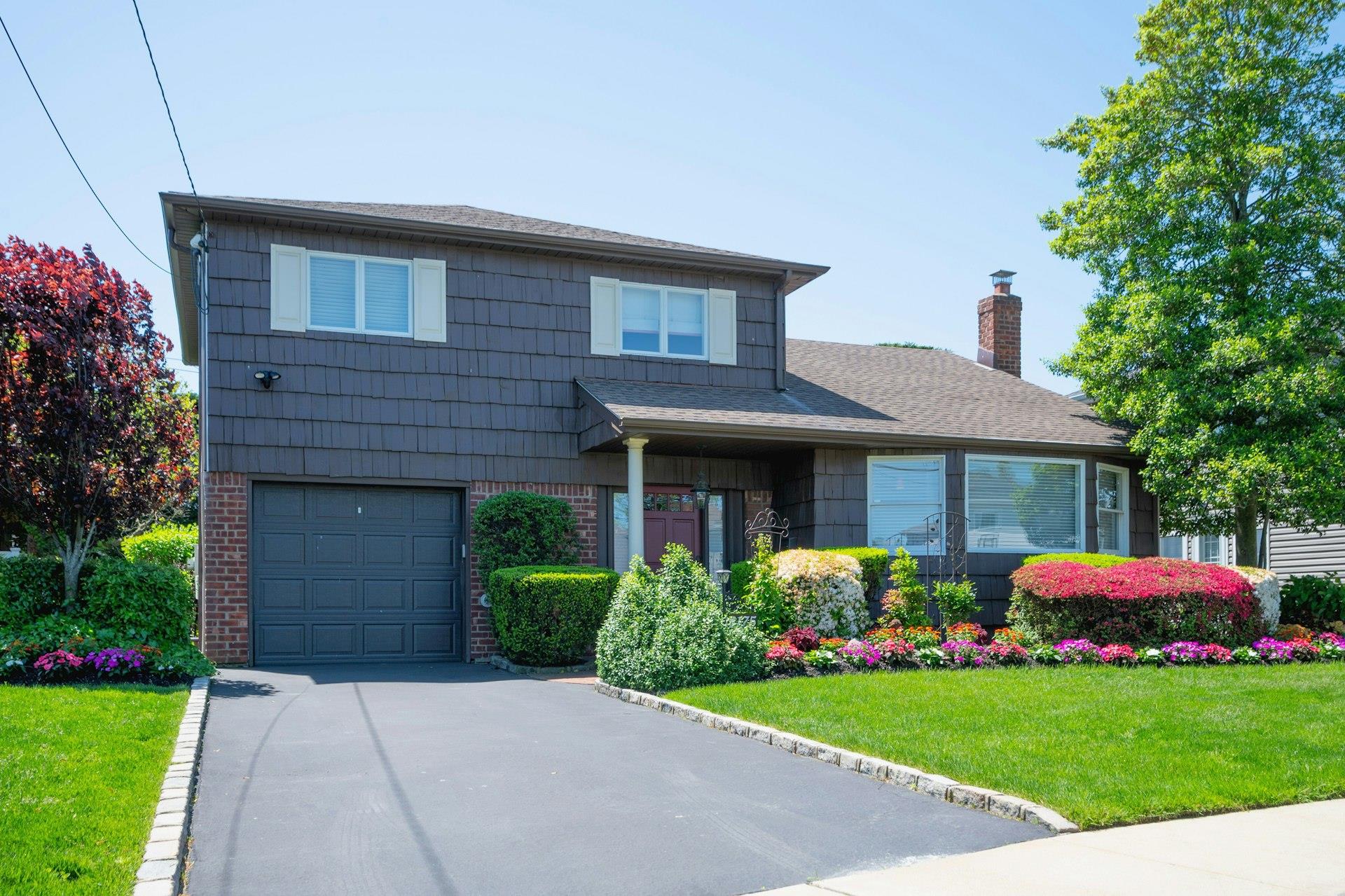 2175 Wantagh Park Drive, Wantagh, NY 11793