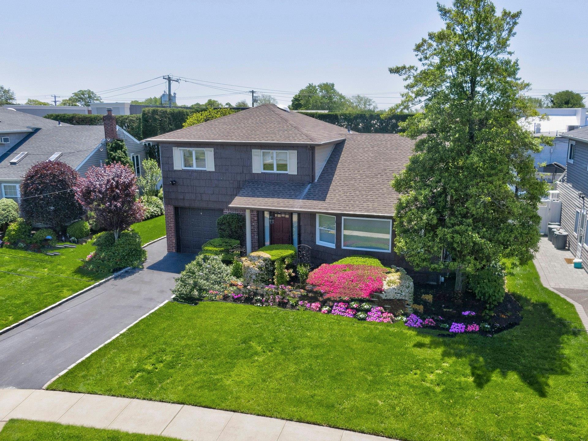 2175 Wantagh Park Drive, Wantagh, NY 11793