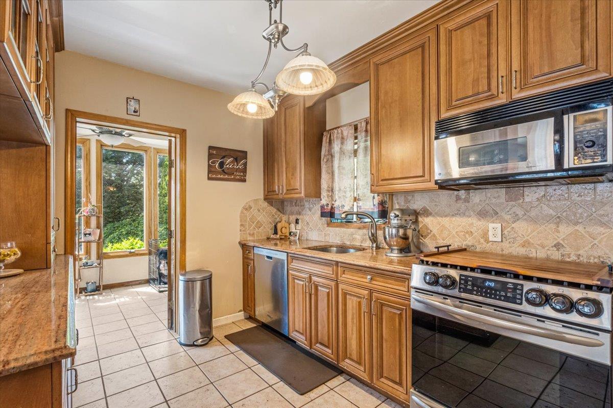 321 Rolling Street, Malverne, NY 11565