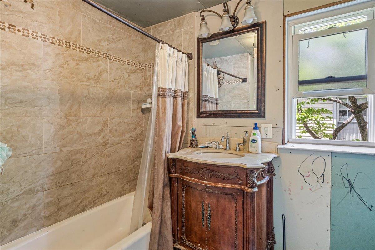 321 Rolling Street, Malverne, NY 11565