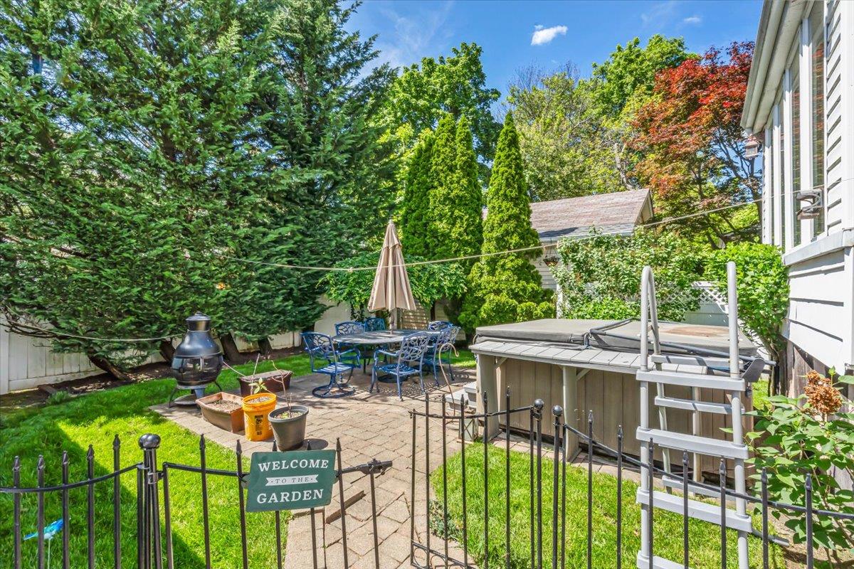 321 Rolling Street, Malverne, NY 11565