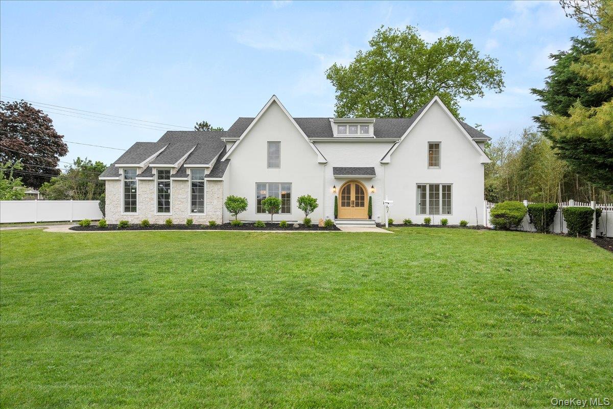 14 Kennedy Lane, West Islip, NY 11795