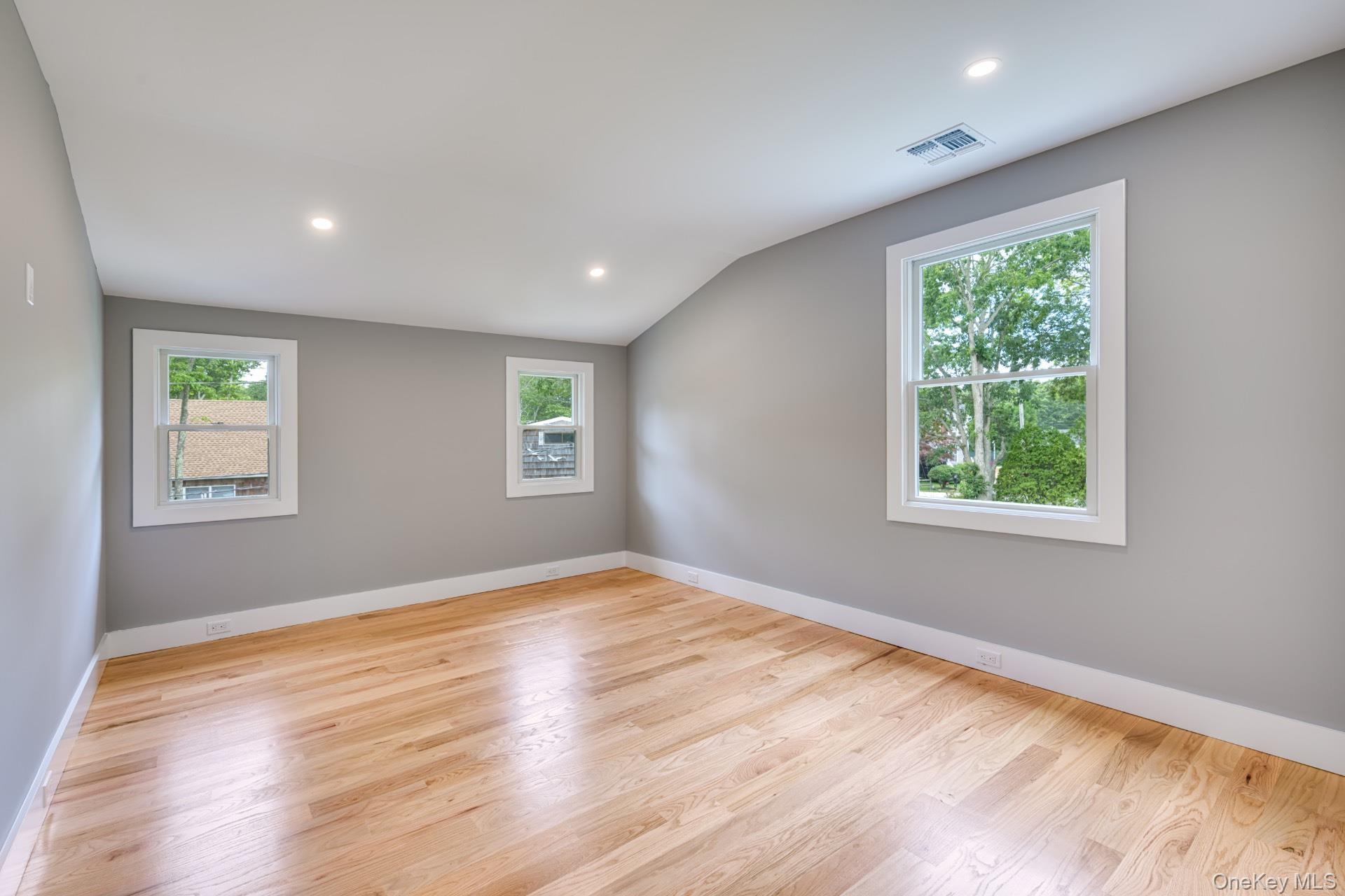 1 Lynnwood Court, Hampton Bays, NY 11946