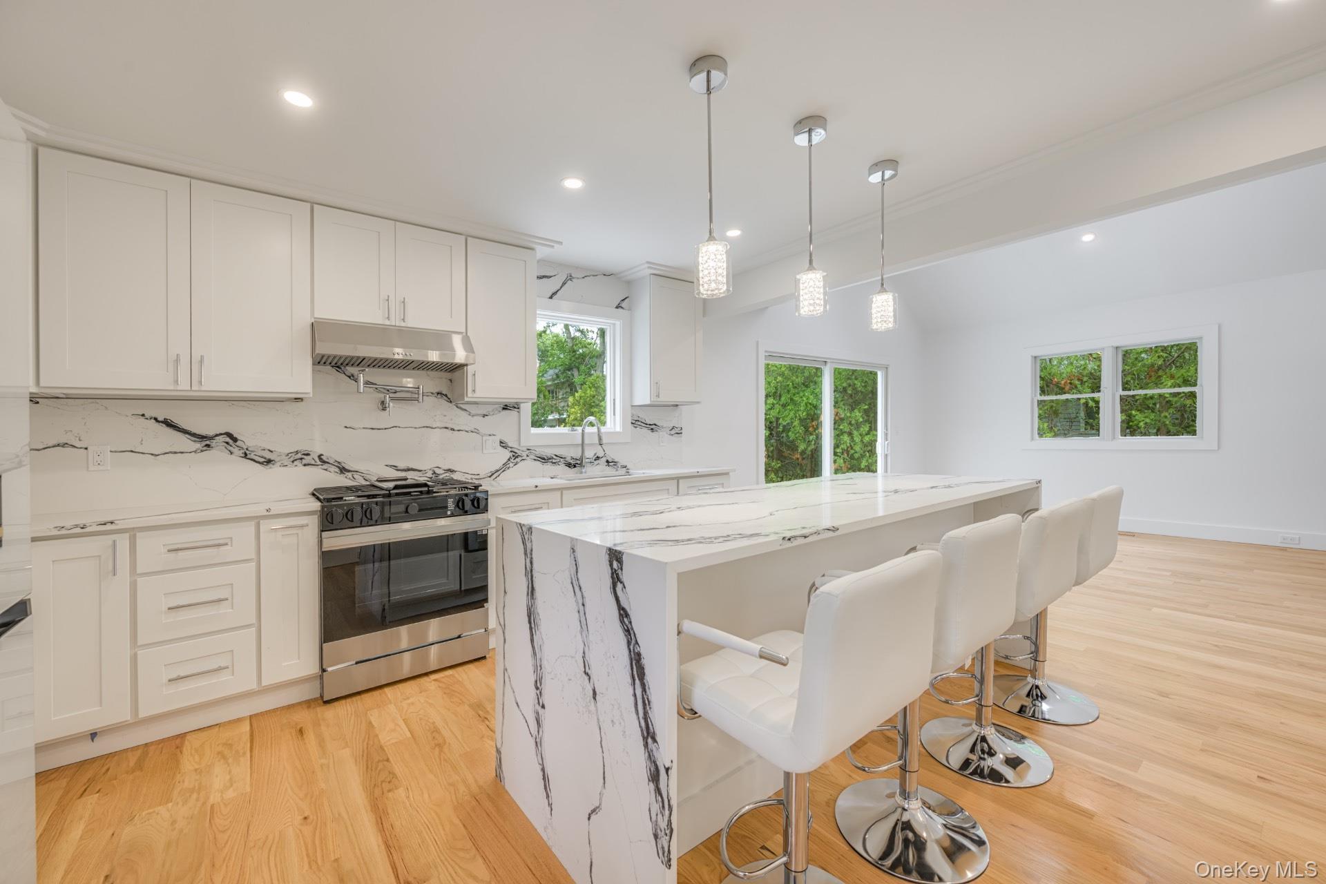 1 Lynnwood Court, Hampton Bays, NY 11946