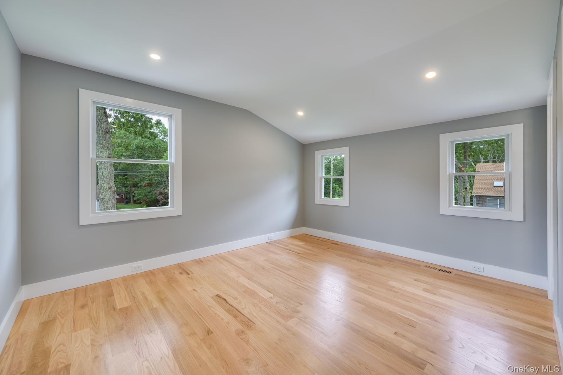 1 Lynnwood Court, Hampton Bays, NY 11946